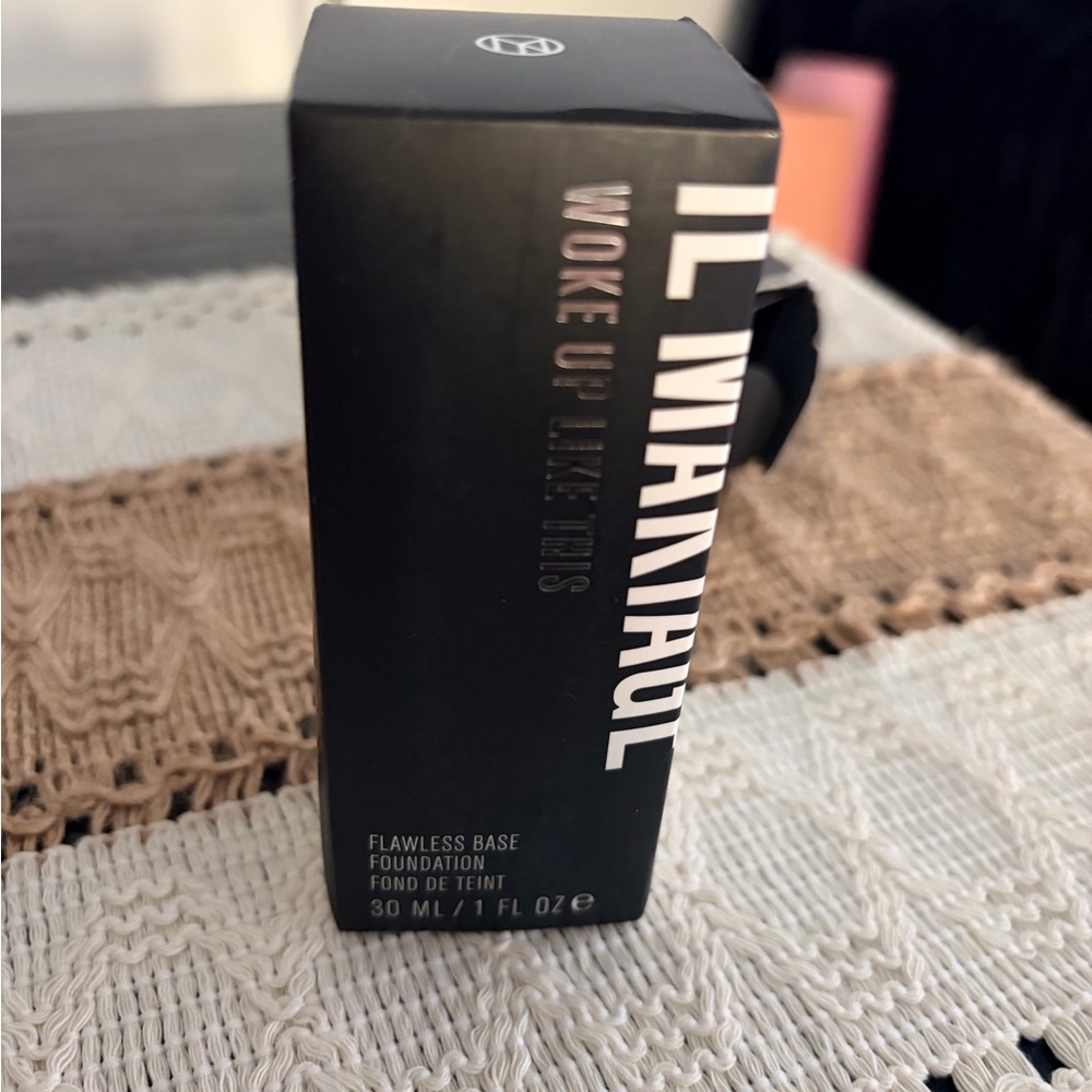 IL MAKIAGE Flawless Base Foundation - Black